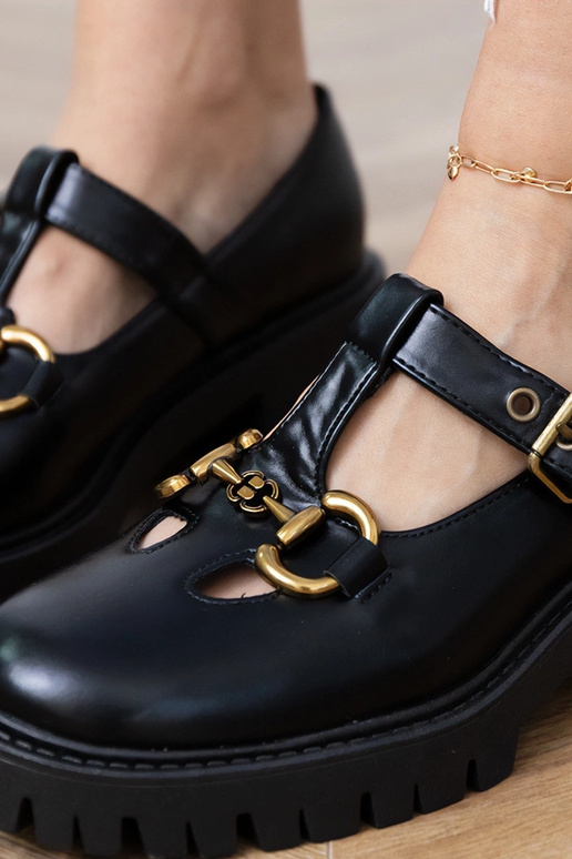 Juodi pusbačiai ant storos pado su...