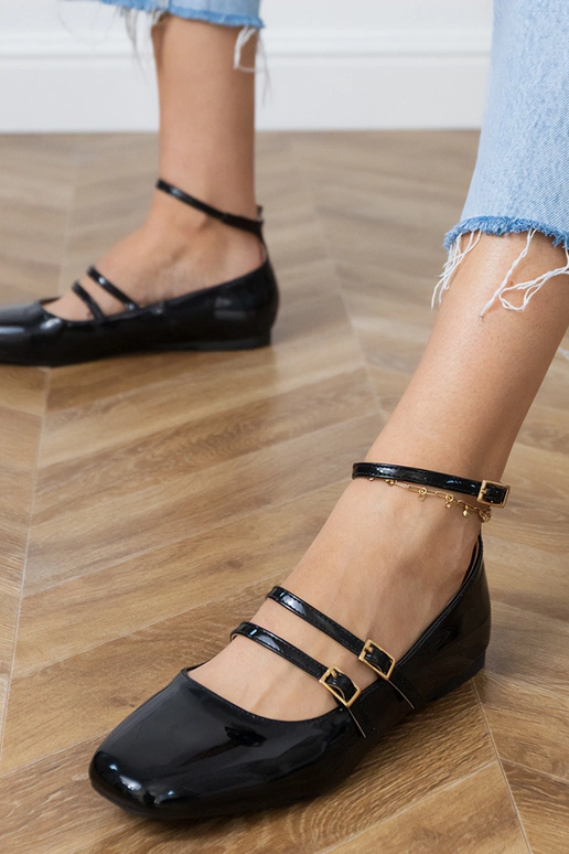 Juodos lakuotos balerinos su sagtimis...