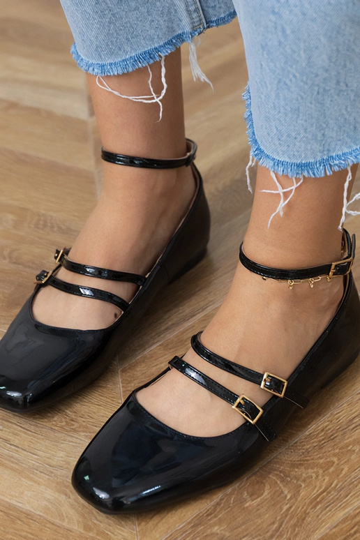 Juodos lakuotos balerinos su sagtimis...