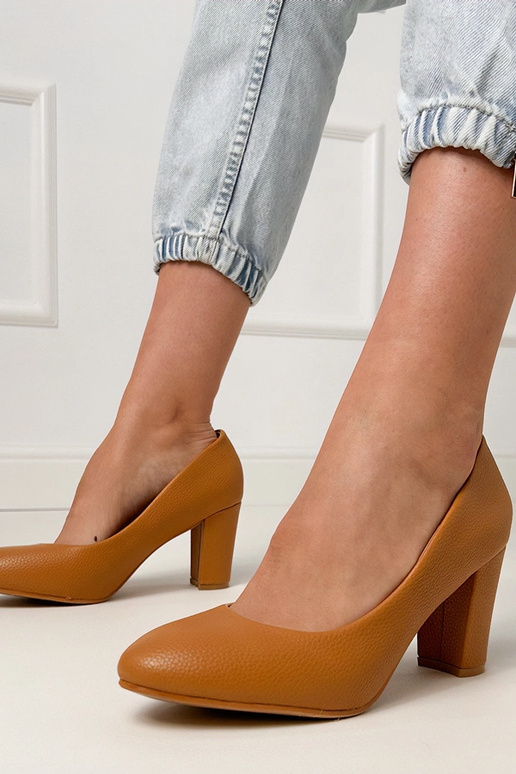 Rudos klasikinės basutės ant kulniuko...