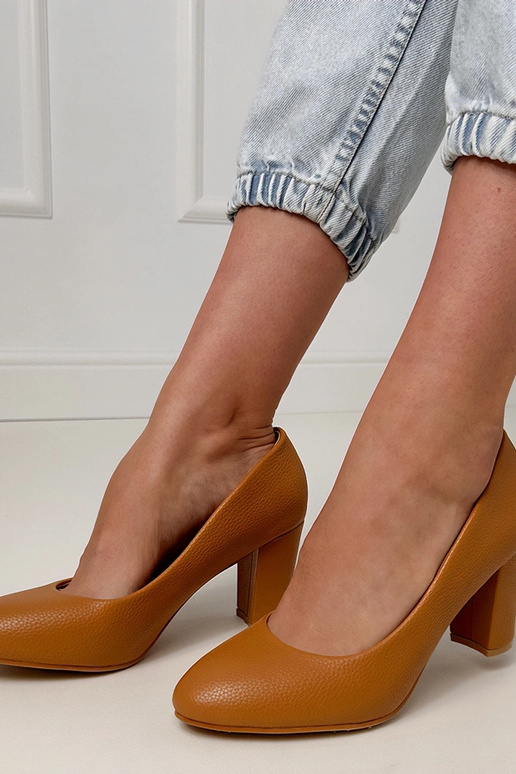 Rudos klasikinės basutės ant kulniuko...