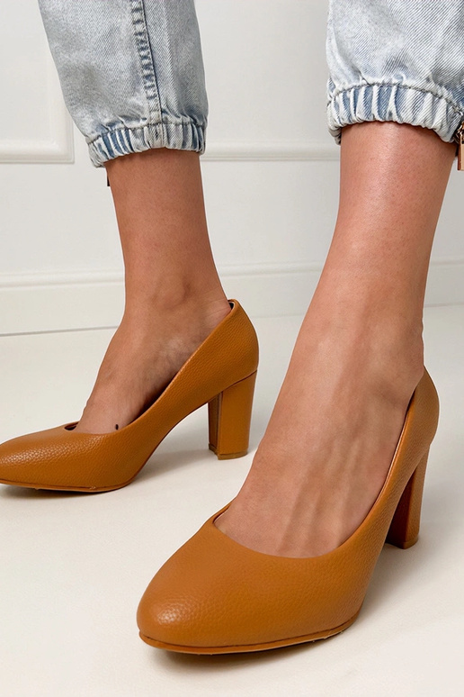 Rudos klasikinės basutės ant kulniuko...