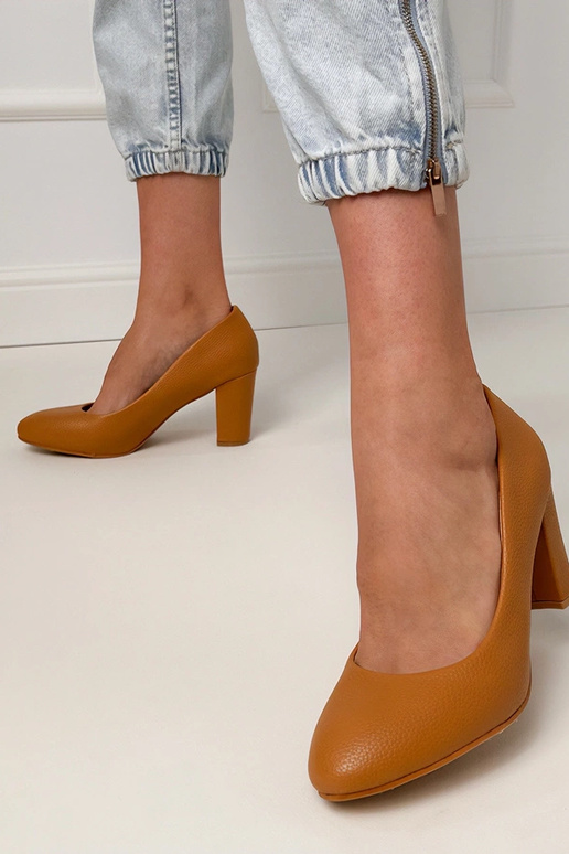 Rudos klasikinės basutės ant kulniuko...