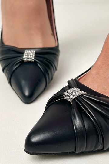 Juodos klasikinės basutės...