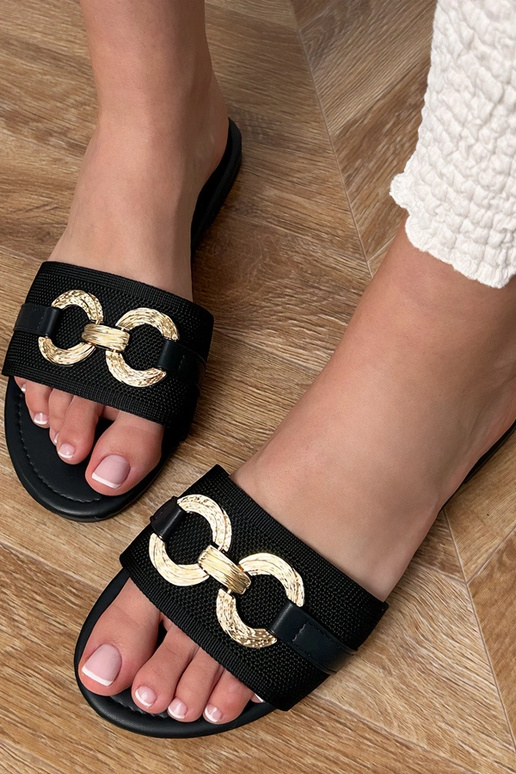 Juodos šlepetės su aukso dekoracija...