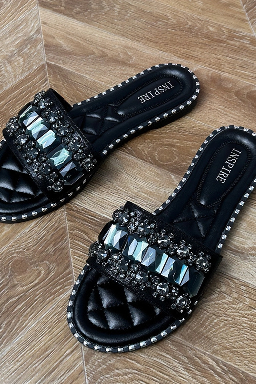 Juodos šlepetės dekoruotos kristalais... Juodos šlepetės dekoruotos kristalais...