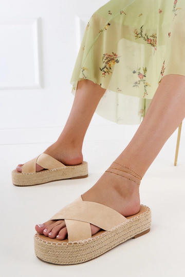 Smėlio spalvos espadrilių...