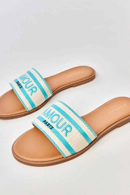 Mėlynos šlepetės su siuvinėtu... Mėlynos šlepetės su siuvinėtu...