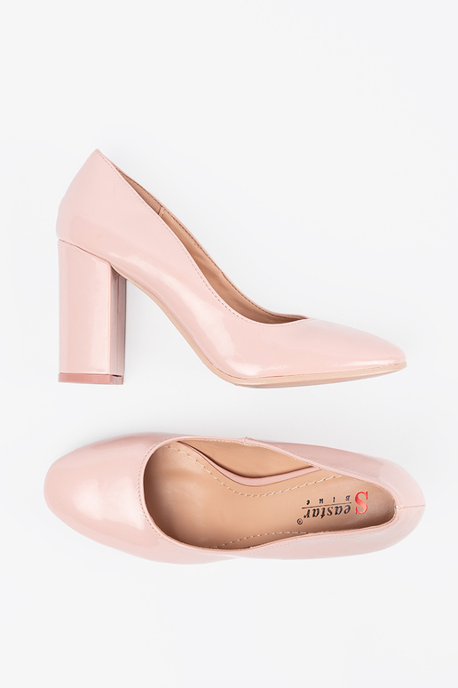 Rožinės spalvos lakuoti aukštakulniai...