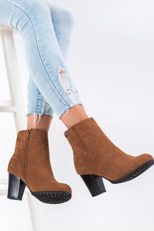 Rudos spalvos aulinukai su kulniukais Rudos spalvos aulinukai su kulniukais