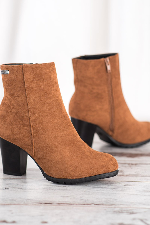 Rudos spalvos aulinukai su kulniukais Rudos spalvos aulinukai su kulniukais