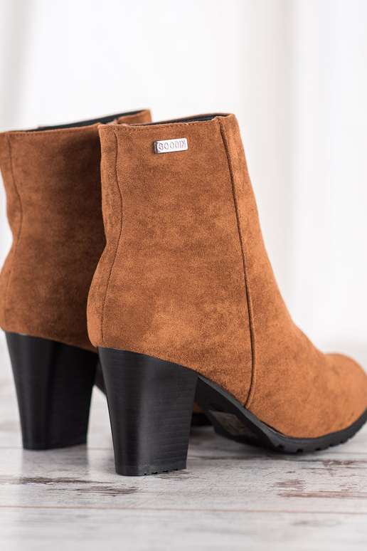 Rudos spalvos aulinukai su kulniukais Rudos spalvos aulinukai su kulniukais