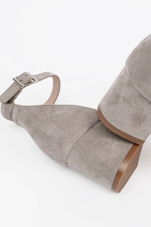 Stilingo dizaino sandalai