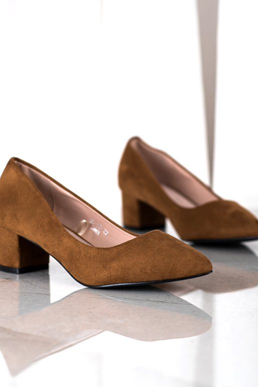 Rudi bateliai su smailiu priekiu