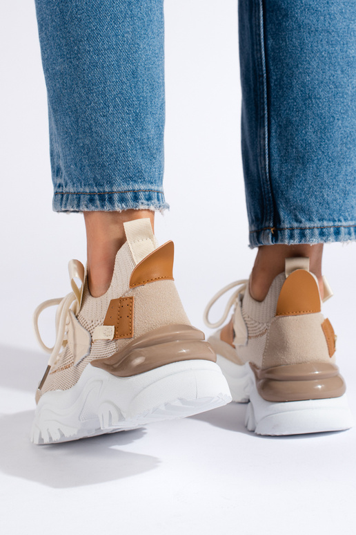 su raišteliais Sneakers modelio batai...