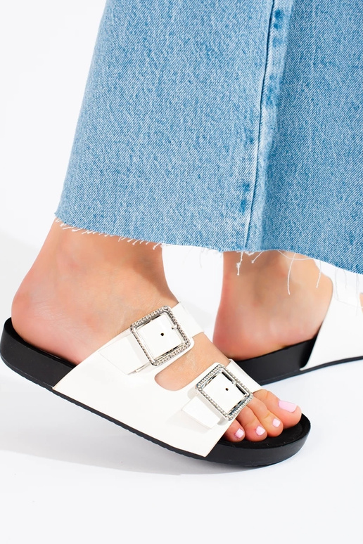 Baltos spalvos Šlepetės