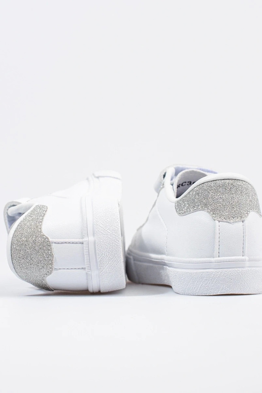 Baltos spalvos sportiniai bateliai...