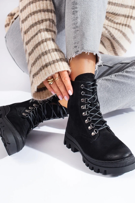 juodos spalvos iš zomšos moteriški...