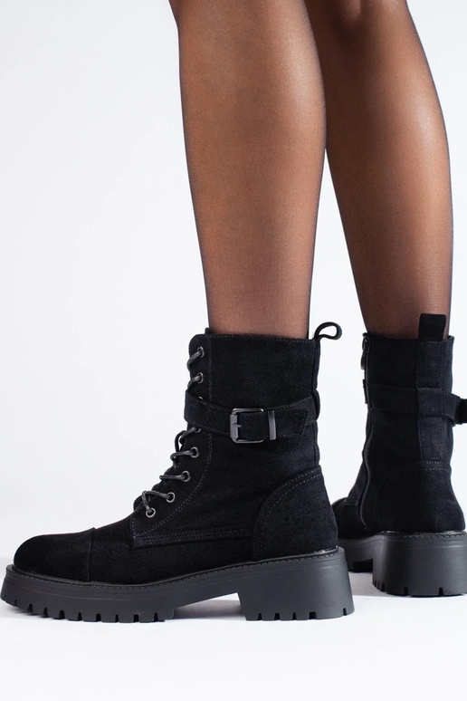 Zomšiniai aulinukai su sagtimis Zomšiniai aulinukai su sagtimis