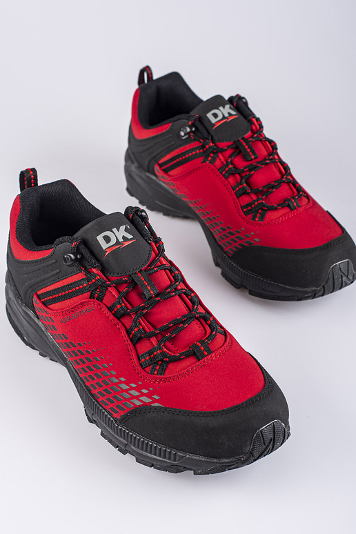 Raudoni vyriški žygio batai ant...