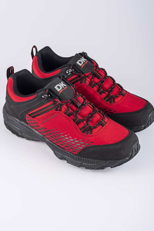 Raudoni vyriški žygio batai ant...