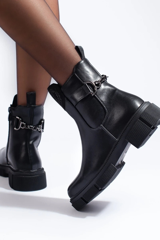 juodos spalvos izoliuoti moteriški batai juodos spalvos izoliuoti moteriški batai