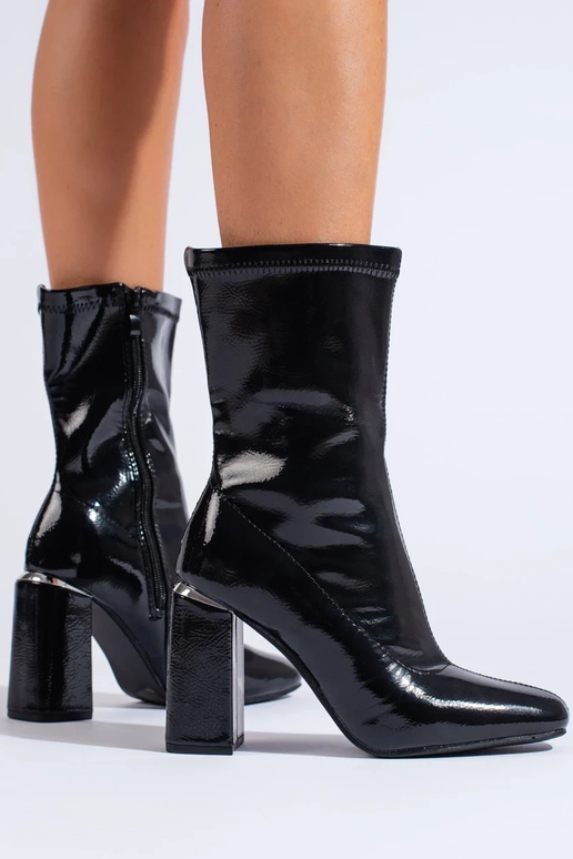 Aukšti moteriški batai ant kulno... Aukšti moteriški batai ant kulno...