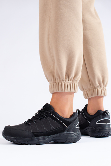 Juodi nepralaidūs vandeniui... 2