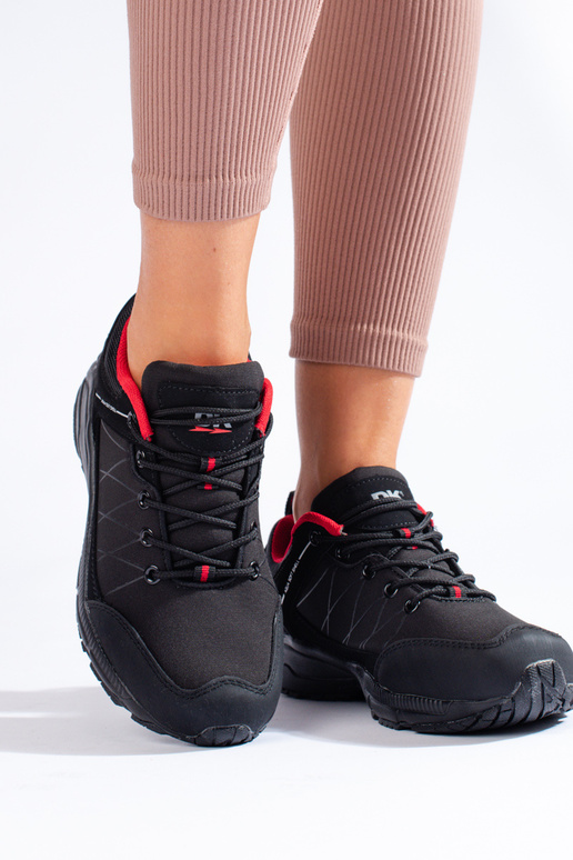 Juodi ir raudoni nepralaidūs...