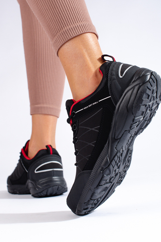 Juodi ir raudoni nepralaidūs...