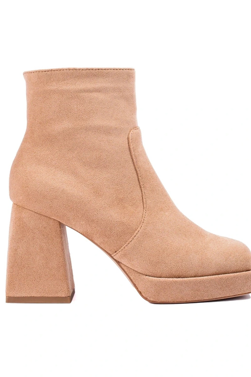 Moteriški aulinukai ant plataus... Moteriški aulinukai ant plataus...