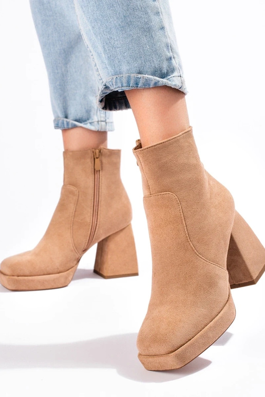 Moteriški aulinukai ant plataus... Moteriški aulinukai ant plataus...