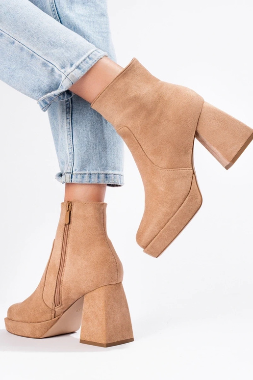 Moteriški aulinukai ant plataus... Moteriški aulinukai ant plataus...