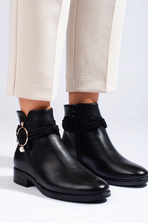 Moteriški aulinukai butas juodos spalvos