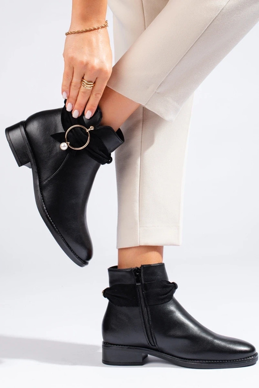 Moteriški aulinukai butas juodos spalvos