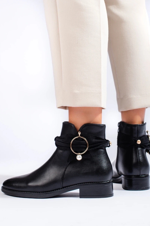 Moteriški aulinukai butas juodos spalvos