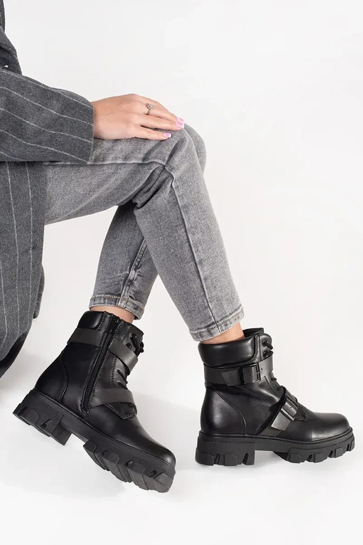 auliniai batai su juodomis sagtimis auliniai batai su juodomis sagtimis