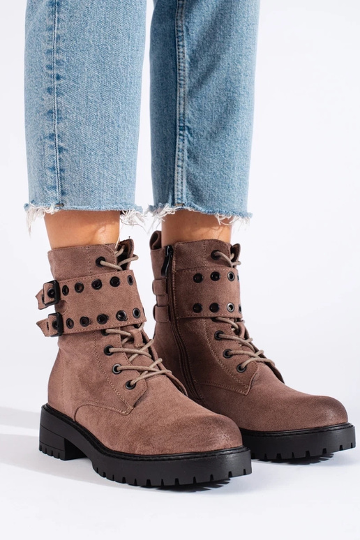 su raišteliais tamsiossmėlio spalvos...