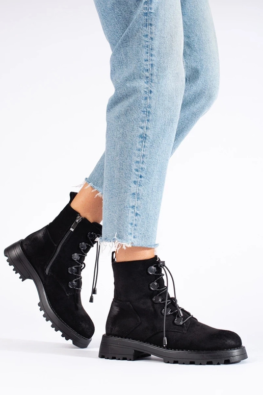 iš zomšos moteriški batai juodos spalvos