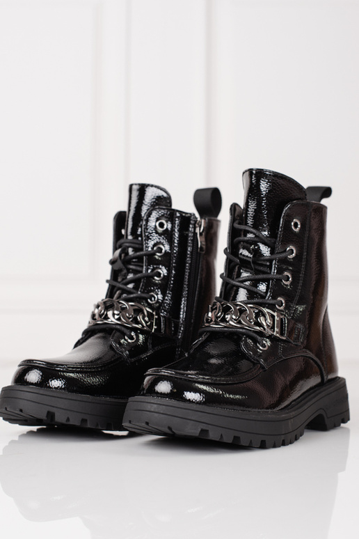 juodos spalvos suvarstytas batai... juodos spalvos suvarstytas batai...