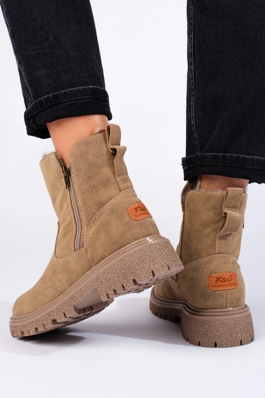 Moteriški aulinukai izoliuoti... Moteriški aulinukai izoliuoti...