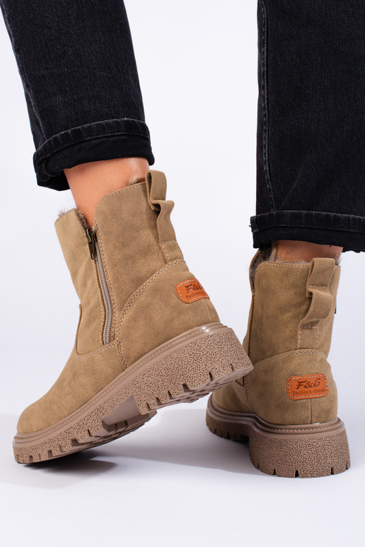 Moteriški aulinukai izoliuoti... Moteriški aulinukai izoliuoti...