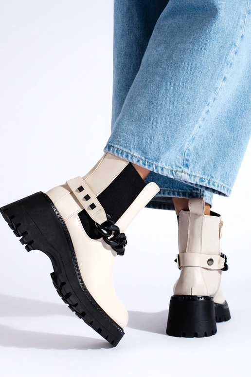 Moteriški batai su grandine smėlio... Moteriški batai su grandine smėlio...