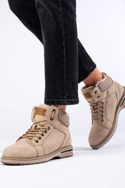 aulinukai izoliuoti moterų smėlio... aulinukai izoliuoti moterų smėlio...