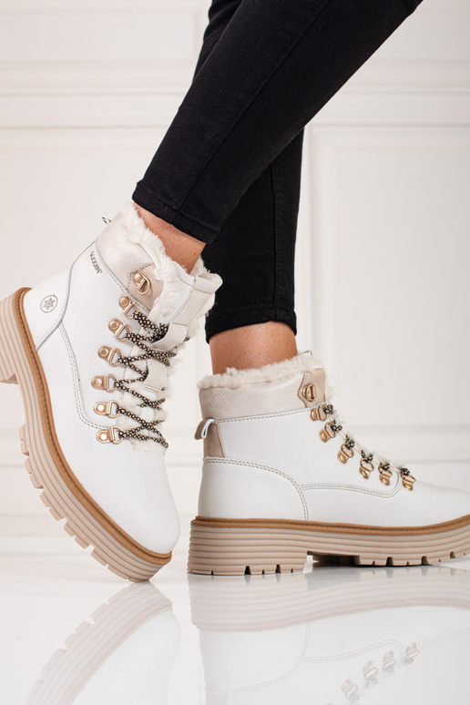 Baltos spalvos moteriški batai Baltos spalvos moteriški batai