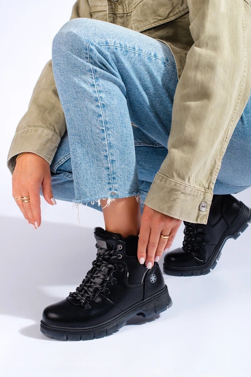 juodos spalvos auliniai batai iš... juodos spalvos auliniai batai iš...