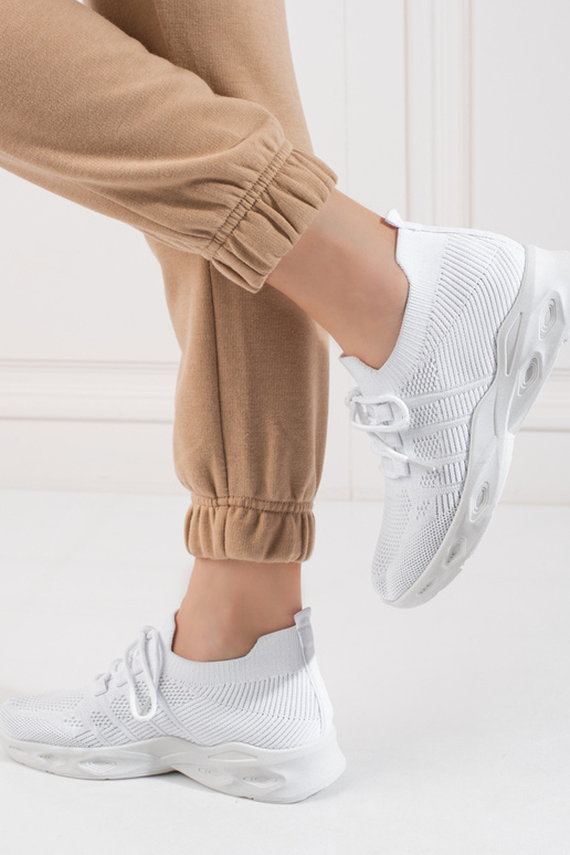 Baltos medžiaginės sportinio stiliaus...