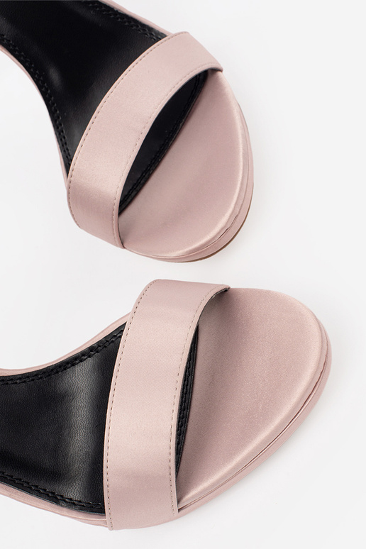 Basutės ant aukštakulnio moterų Basutės ant aukštakulnio moterų