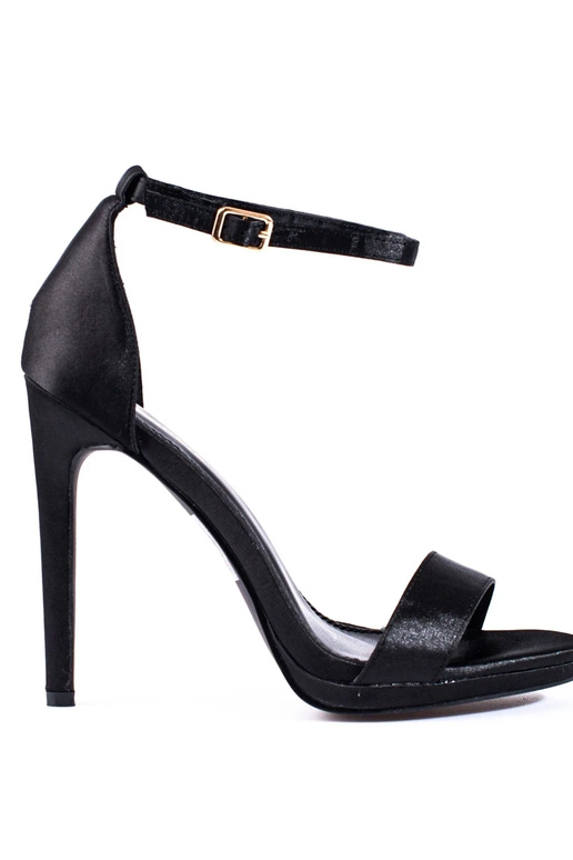 Juodi sandalai ant aukštakulnio... Juodi sandalai ant aukštakulnio...