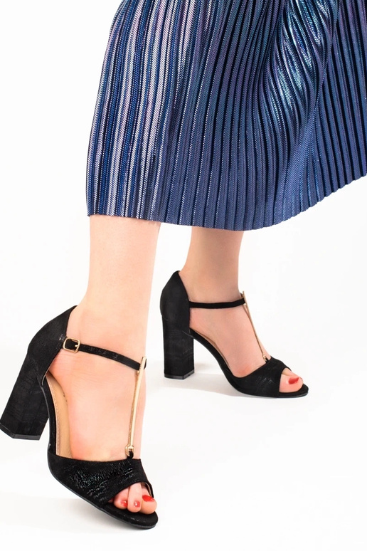 juodos spalvos   sandalai su aukštu... juodos spalvos   sandalai su aukštu...